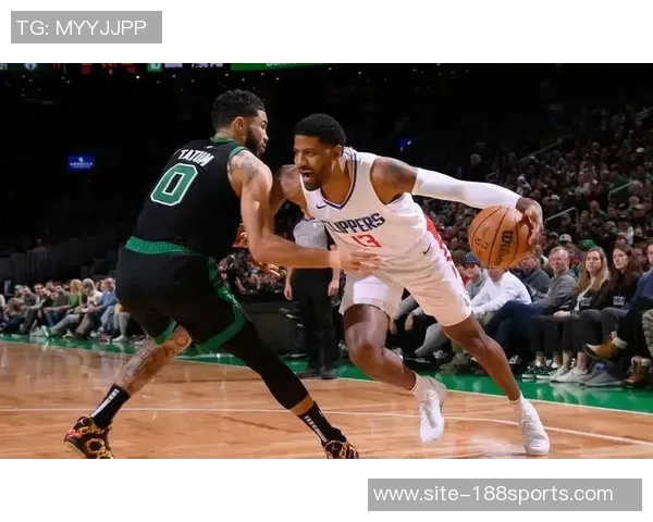 保罗乔治状态低迷10投仅中2球全场仅得7分6篮板表现令人失望